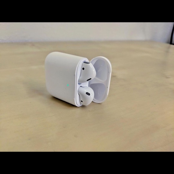 AirPods Second Generation - Picture 3 of 4